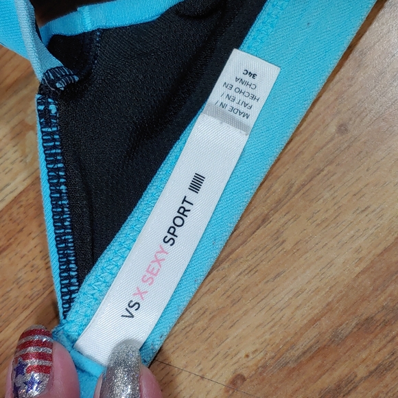 Victoria's Secret VSX Incredible Sports Bra 34C - Picture 8 of 12